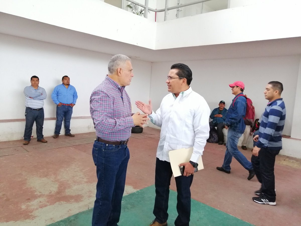 jgbreck's tweet image. Amena charla sostuvieron esta mañana el Srio. del Bienestar, @mariollergo y el alcalde Roberto Villalpando, previo al inicio del Foro de Consulta que se realizará en #Macuspana, para la formulación del #PLED.
Las mesas de hoy son bienestar social y atención a grupos vulnerables.