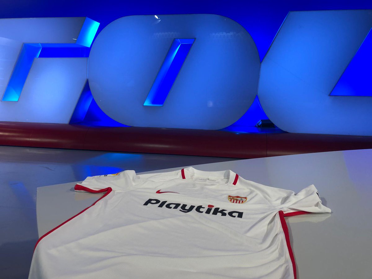 bar_tv's tweet photo. 🎁 REGALAZO 🎁 

👕 ¿Quieres la camiseta oficial del @SevillaFC?

❤ Sigue a @Gol 

🔄 Haz RT

🔮 Dinos quién marcará el último gol del partido junto al HT #SevillaSlaviaEnGol

🎖 Un ganador

👀 A las 18:55 en GOL 👉🏽  https://t.co/7aZhNOyKfZ https://t.co/wJoWw4XdYE