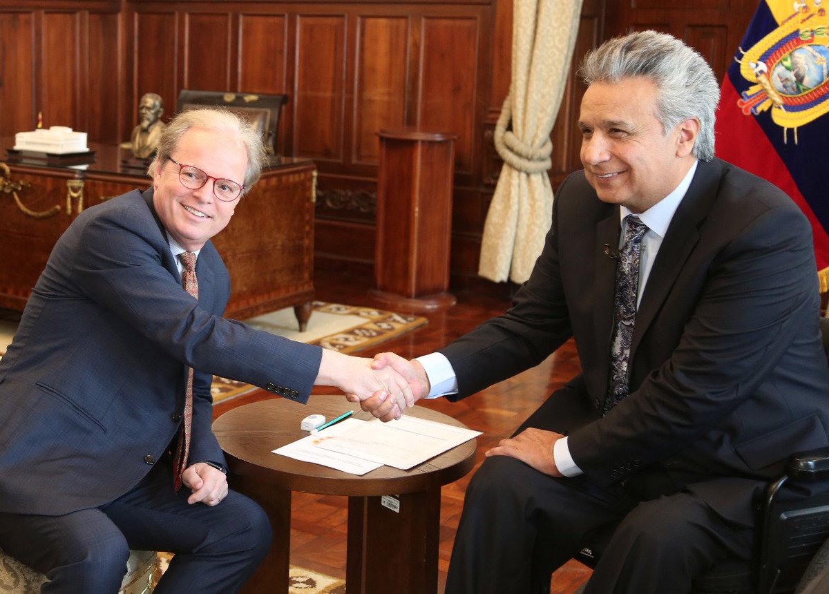 Lenin's tweet photo. El vicepresidente del @BancoMundialLAC, @AxelVT_BM, me ha invitado a ser portavoz en tareas de accesibilidad para personas con discapacidad y mostró gran interés por conocer en detalle la labor que realizan @LasManuelasEc. A su criterio, esa labor es digna de exponerse al mundo. https://t.co/93Nv5VE9br
