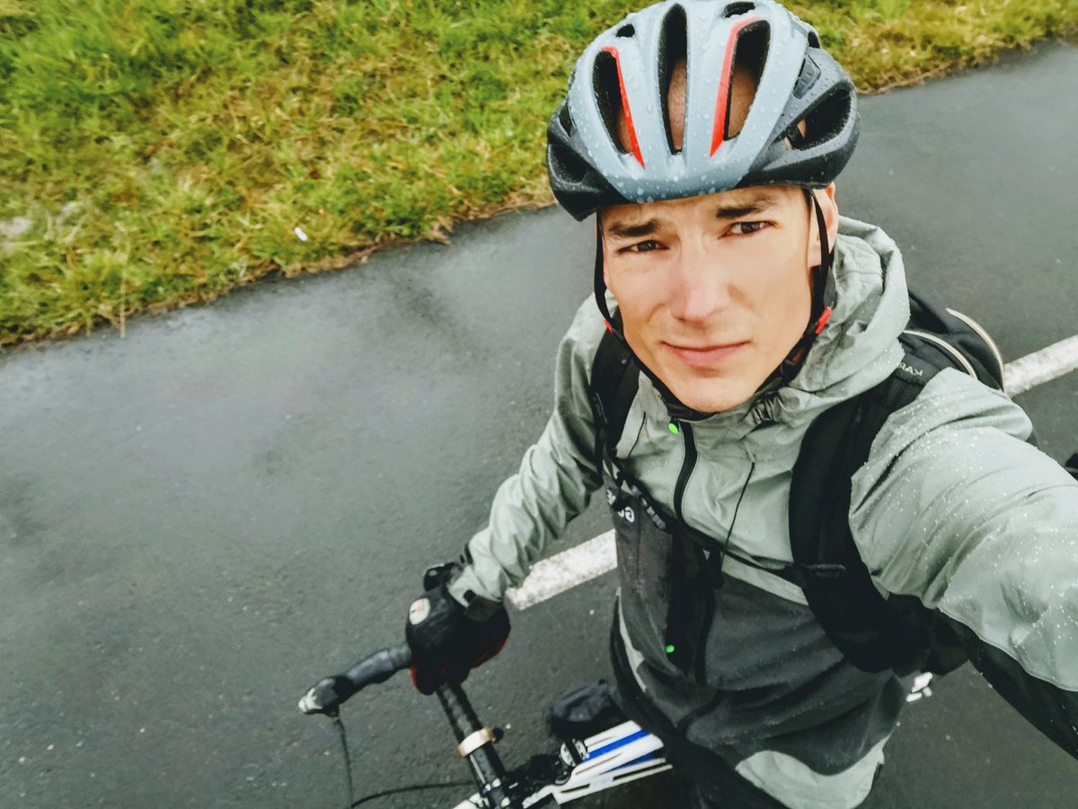 WeelzFr's tweet photo. Statistiquement, vous avez plus de chance de mourir d'un cancer 1 an le cul dans votre bagnole 🚗, que moi 10 ans sous la flotte 🌧️ assis sur mon vélo...
La #solutionvelo tu t'y mets quand ? https://t.co/Q0aN5ykUdo