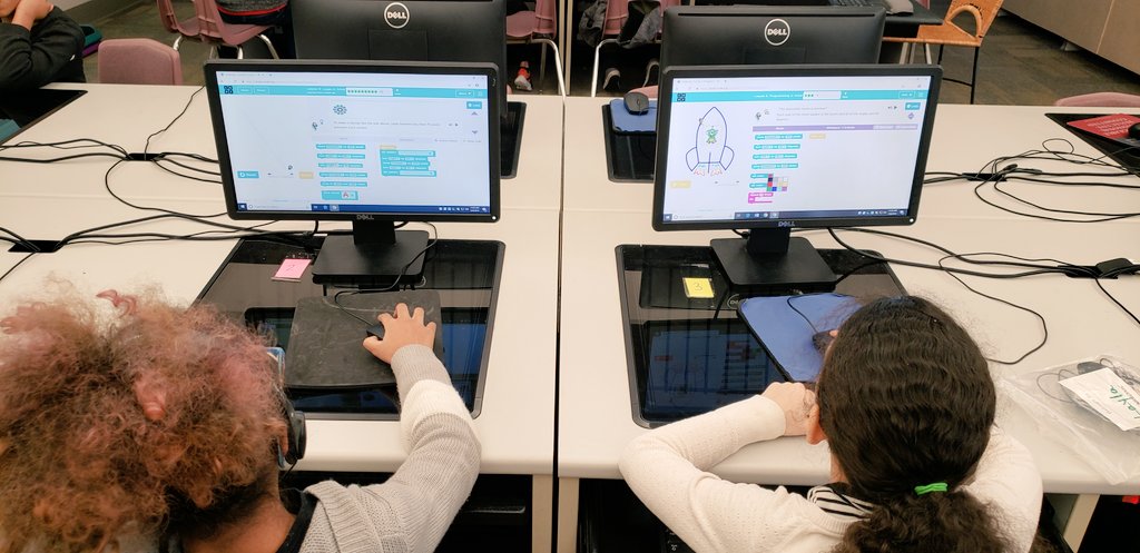 NTSD1to1tech's tweet photo. Gables' 3rd graders learn to #code on @codeorg in Ms. Bruntz's #STEM classes. @NeptuneSchools @TamiCrader @mgristina @DrSAMillaway @lovelandtech @jl_demaio @FordMachado @valderitajr #codingiscool #hourofcode #futureprogramers https://t.co/VORi6fbCFb