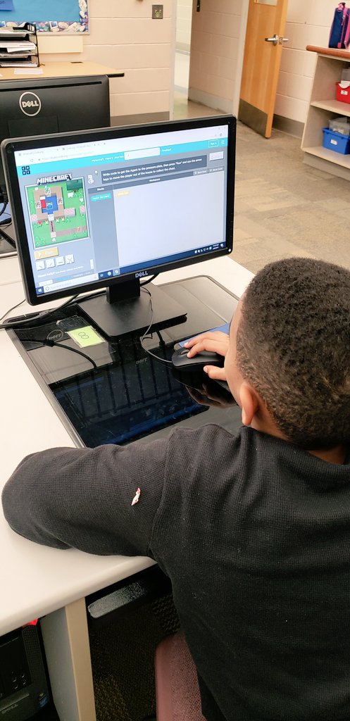 NTSD1to1tech's tweet photo. Gables' 3rd graders learn to #code on @codeorg in Ms. Bruntz's #STEM classes. @NeptuneSchools @TamiCrader @mgristina @DrSAMillaway @lovelandtech @jl_demaio @FordMachado @valderitajr #codingiscool #hourofcode #futureprogramers https://t.co/VORi6fbCFb