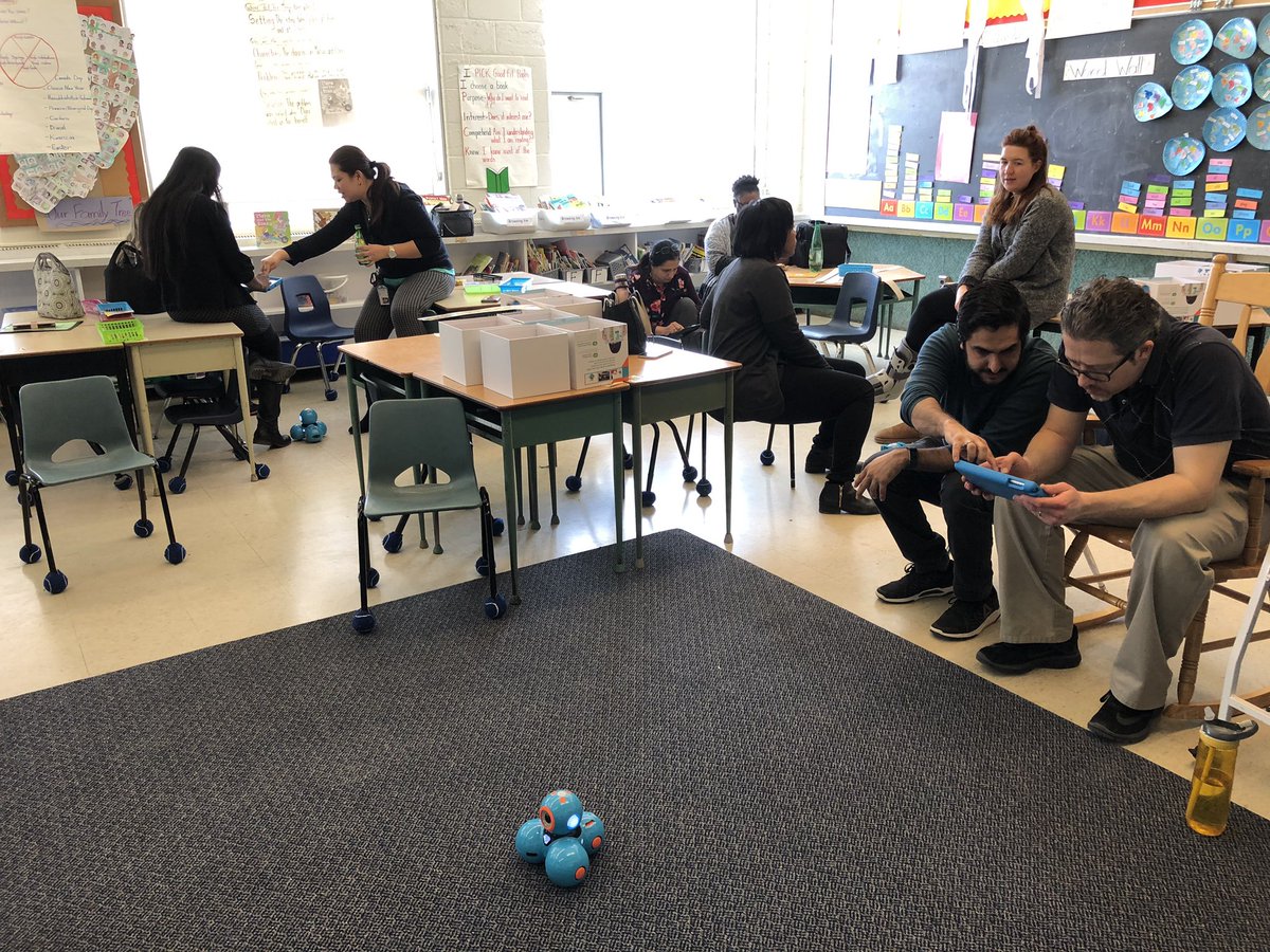 Roberts_rockets's tweet photo. Lunch and learn with Dash Robots. @tdsb @TDSB_Robotics @LC3_TDSB https://t.co/spZW94HifK