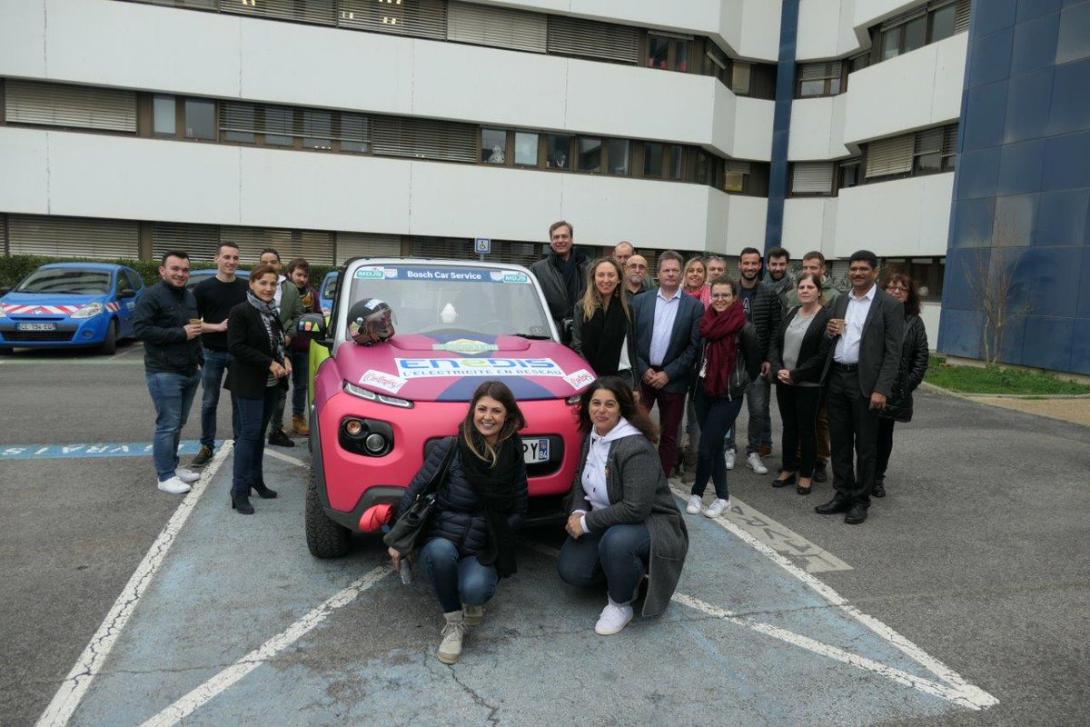 enedisOccitanie's tweet photo. 🏁A J-9 du départ du @Rallye_Gazelles, nos e-gazelles, Virginie et Lucille, nous ont présenté leur E-Mehari électrique. Tous les salariés @enedis_LR sont fiers de les soutenir sur cette course 100% féminine🚙 !
#EgalitéFH #MobilitéElectrique #TransitionEnergétique @villedesete https://t.co/Ndf3jx5ljP
