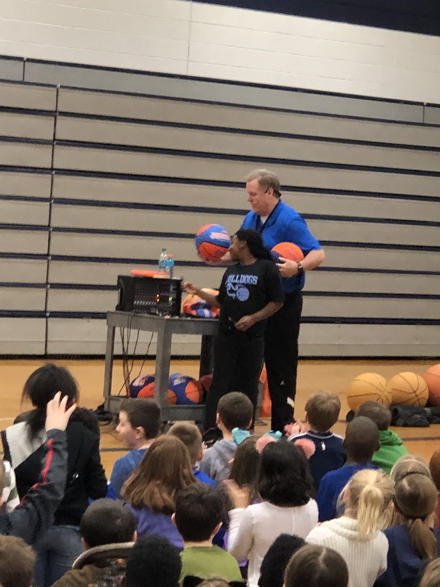 MsJerry4's tweet photo. Basketball Jones was such a fun assembly!  We loved the message about spreading kindness! #OnceACard #RidgeESRocks https://t.co/ICchgrZZJp