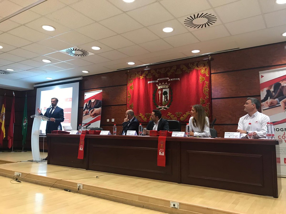 verisure_esp's tweet photo. Hoy tuvo lugar el acto de graduación de la 2da promoción del Programa de Jefatura Comercial de Ventas, que organizamos en conjunto con @UAM_Madrid. ¡Enhorabuena a todos nuestros compañeros! 👨🏻‍🎓👩🏻‍🎓👏🏼👏🏼👏🏼 https://t.co/9QCvg8Fy5z