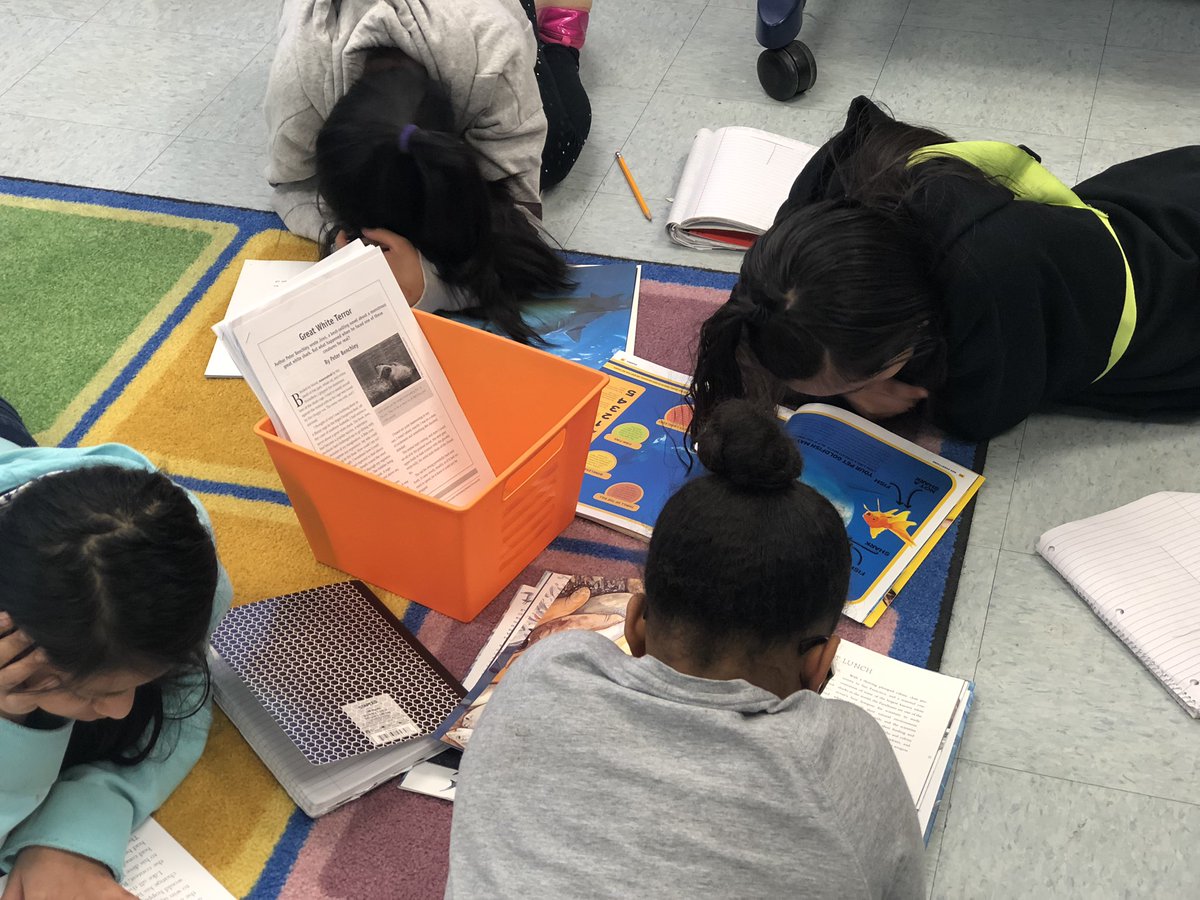 5th grade students are leaning how to be informed citizens! We are beginning  research clubs for the argument and advocacy unit. <a href="/APSDrew/">Dr. Charles R. Drew Elementary</a> #TCRWP <a href="/APSLiteracy/">APS Elementary ELA</a>
