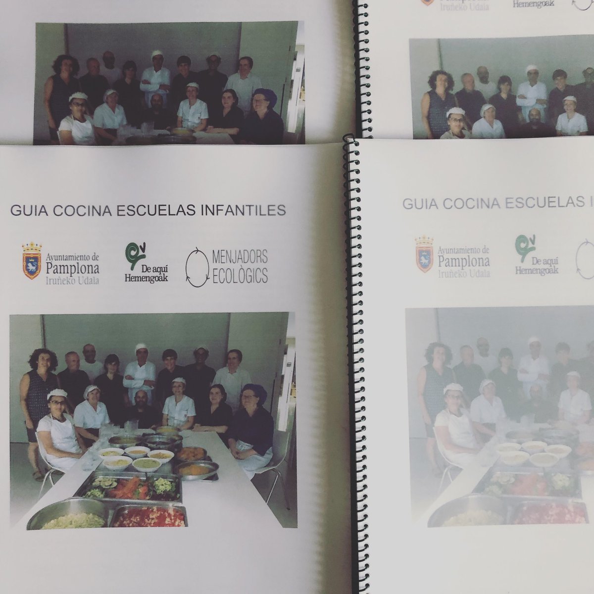 Menjadorseco's tweet photo. Guía de cocina para las cocinas de las escuelas infantiles de Pamplona. Generando herramientas para transitar hacia un modelo más saludable y sostenible.#menú2020 #chef2020 #hemengoak https://t.co/tD7VLlKEZl