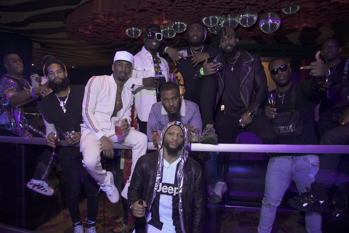 datboiyaee's tweet photo. Mardi Gras Vibez 2019 #DontStandToClose #DrownOffThisWave 🌊 https://t.co/wr8g51KVsu