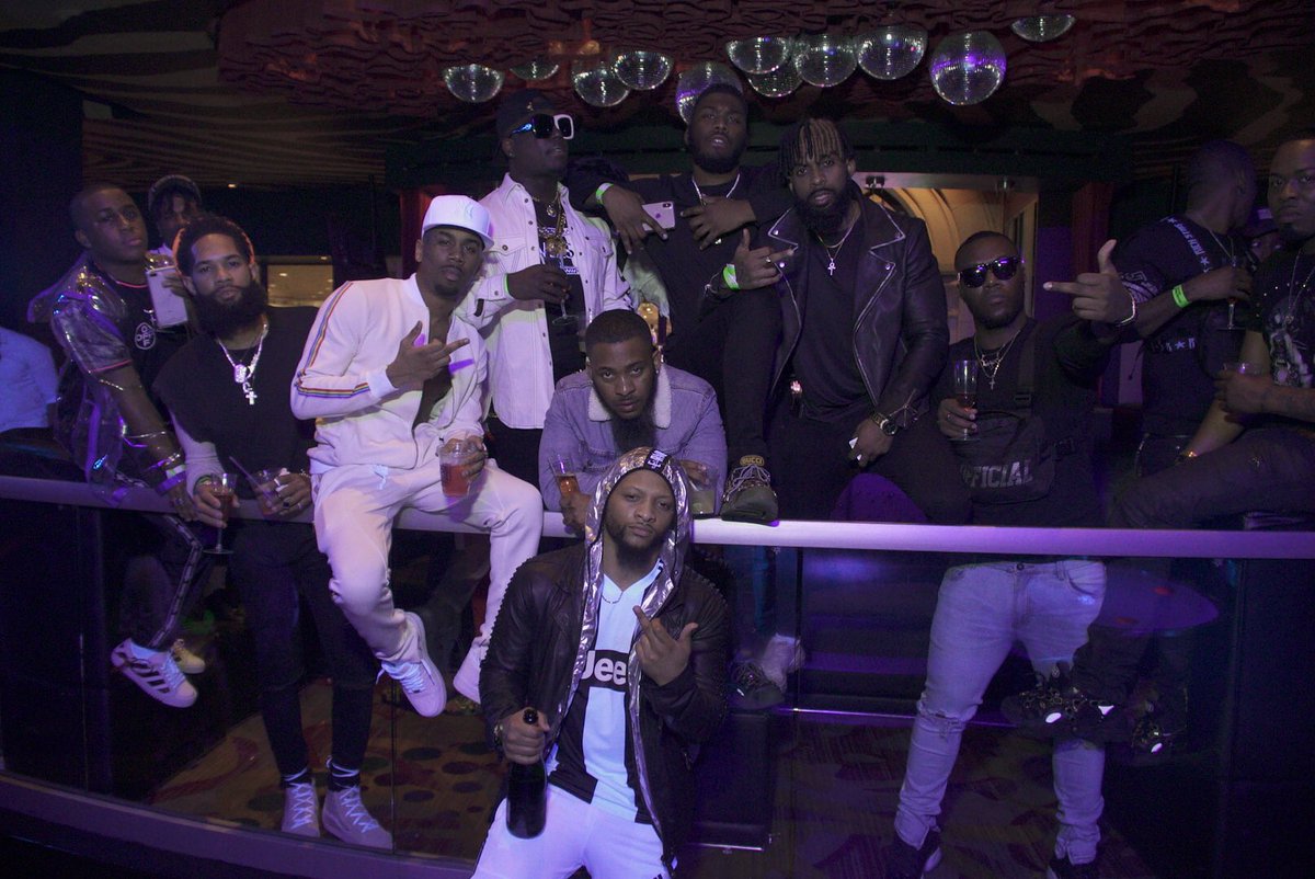 datboiyaee's tweet photo. Mardi Gras Vibez 2019 #DontStandToClose #DrownOffThisWave 🌊 https://t.co/wr8g51KVsu