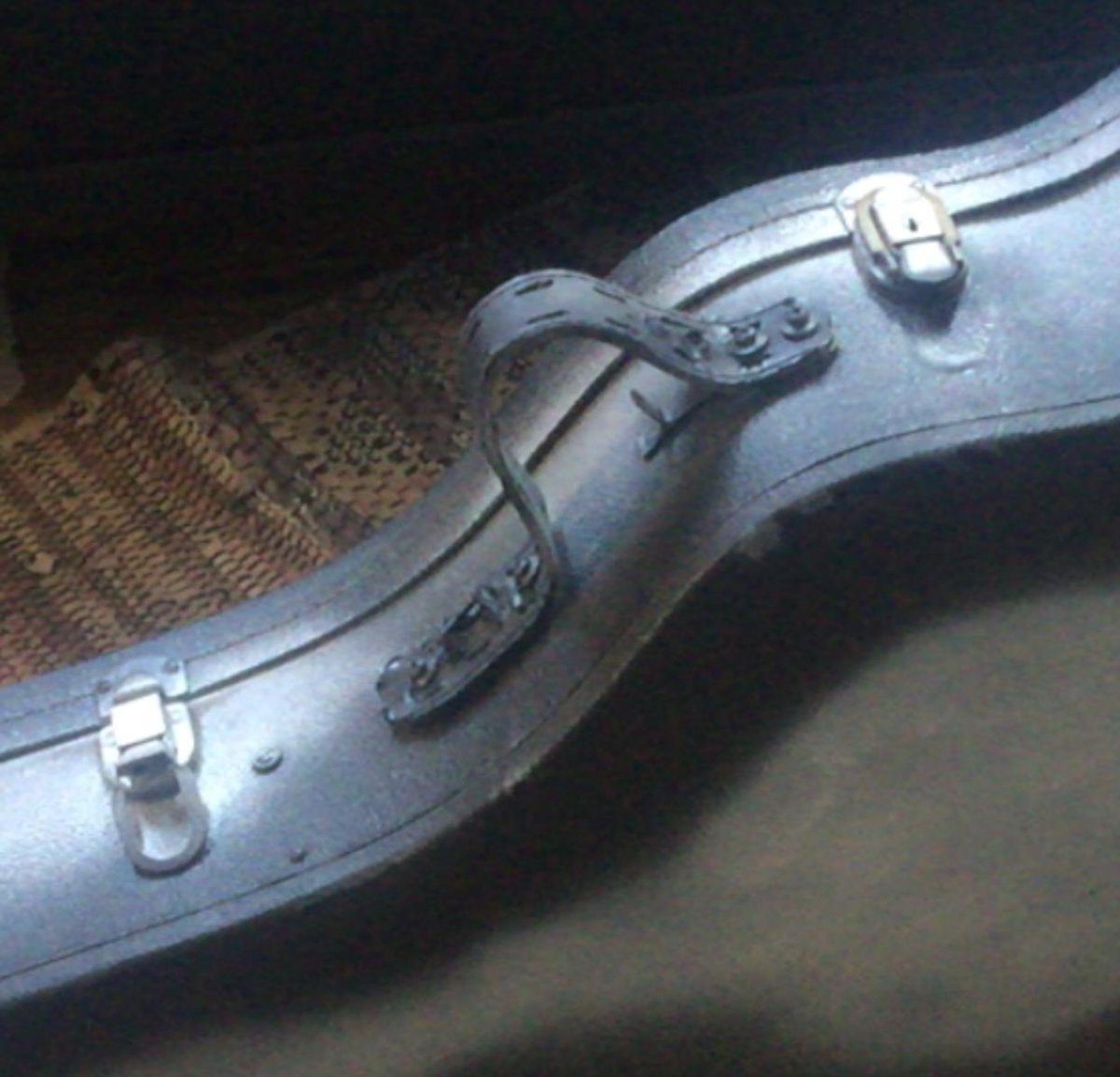 iammichaelrix's tweet photo. 🎼😄🙏💪🙌🎤
Redemption I love redemption! Such is the case with this reborn guitar case that is now reborn into a banjo case!
#reborn #vitage #outofthedust #banjo #bluegrass #fromculttocountry #5stringbanjo #nashville Newcountry Thanks! #LiepersForkCustomGuitars https://t.co/vk9L1kjN6T