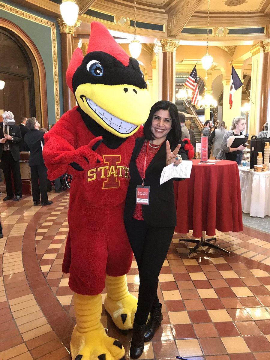 drsinghak's tweet photo. @Soynomics And CY keeps coming back to spread happiness #ISUCapitolDay . #ISUCheer https://t.co/IuTrDHpWy0