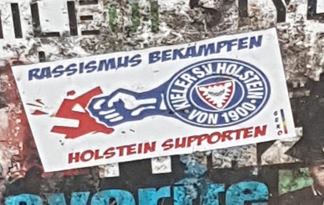 Ultraschön on X: Antirassistischer Aufkleber aus der Fanszene von  @Holstein_Kiel #ultras #ultraschön #holstein #kiel #antira #nonazis   / X