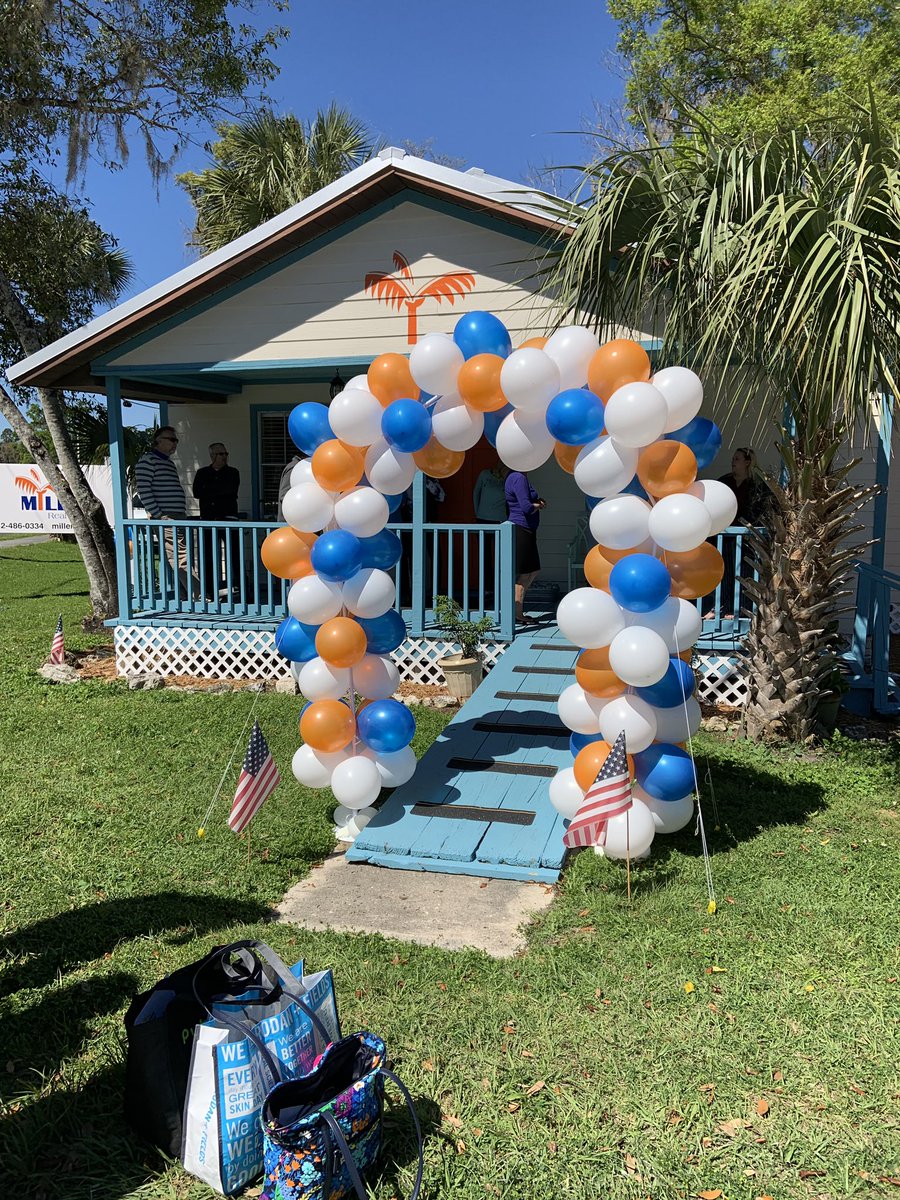NickRichardsOff's tweet photo. Veiws from the outside of the office, the ribbon cutting will begin shortly https://t.co/cs59lxK0Y2