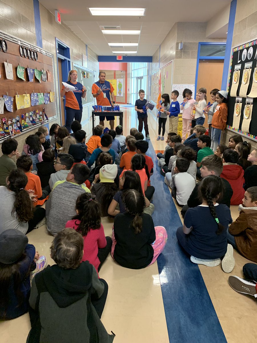 jlomas_lomas's tweet photo. 2nd Graders at @LasLomasLIM are @ApexFunRunSA Strong this morning with Booya Becca and Awesome Oscar! 3 more days until #ObstacleRun!  #ROAR #sharingourstory @MelodyBurge @CarnazzosClass @QuerrysClass https://t.co/IQCI2FRsXH