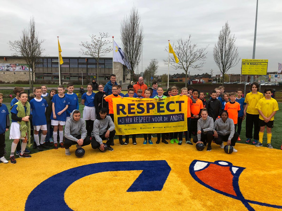 Feestelijke heropening Cruyff Court Papendrecht vandaag, gevolgd door 6vs6 toernooi georganiseerd door de jongeren! Sportieve samenwerking met oa <a href="/PapendrechtGem/">Gemeente Papendrecht</a> <a href="/vvdrechtstreek/">VV DRECHTSTREEK</a> <a href="/VVPapendrecht/">VV Papendrecht</a> <a href="/Waskokindopvang/">Wasko Kinderopvang</a> 
<a href="/elkkindeenbal/">Elk Kind Een Bal</a> en <a href="/Jointhepipe/">Jointhepipe</a> #CreatingSpace