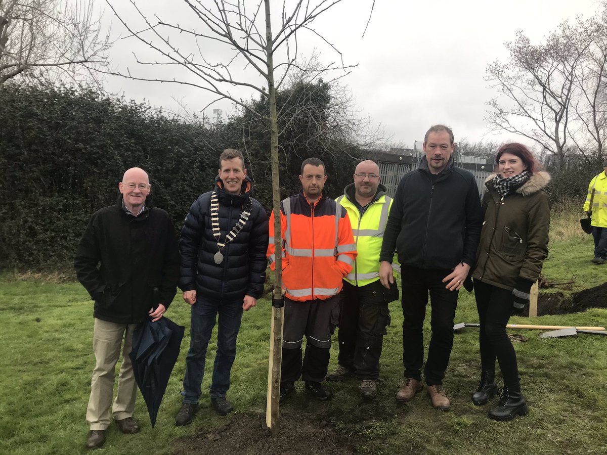 Delighted to celebrate National Tree Week in #Tallaght with Tallaght Person of the Year 2018 @Gar_Tyrrell - whose brainchild it was to create a native tree trail in #WatergatePark #GatewayToTheMountains @OldBawnCS @litter_mugs #GreeningTallaght