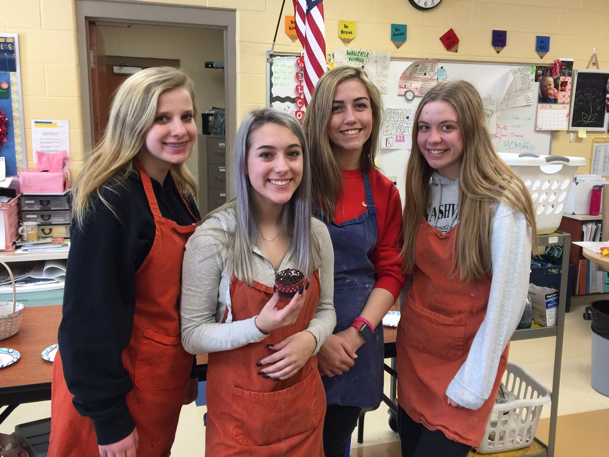 KCarlsonTHS's tweet photo. Transitions Class block 3 Cupcake Wars #skills. @houseths1 @MrMosher_THS @Tcsferguson https://t.co/0lqkNs8jpy