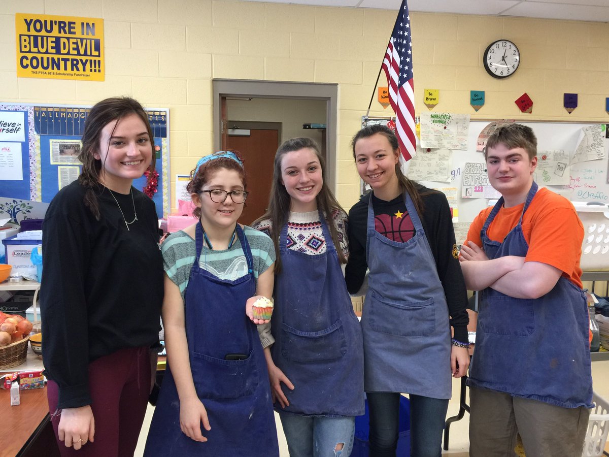 KCarlsonTHS's tweet photo. Transitions Class block 3 Cupcake Wars #skills. @houseths1 @MrMosher_THS @Tcsferguson https://t.co/0lqkNs8jpy