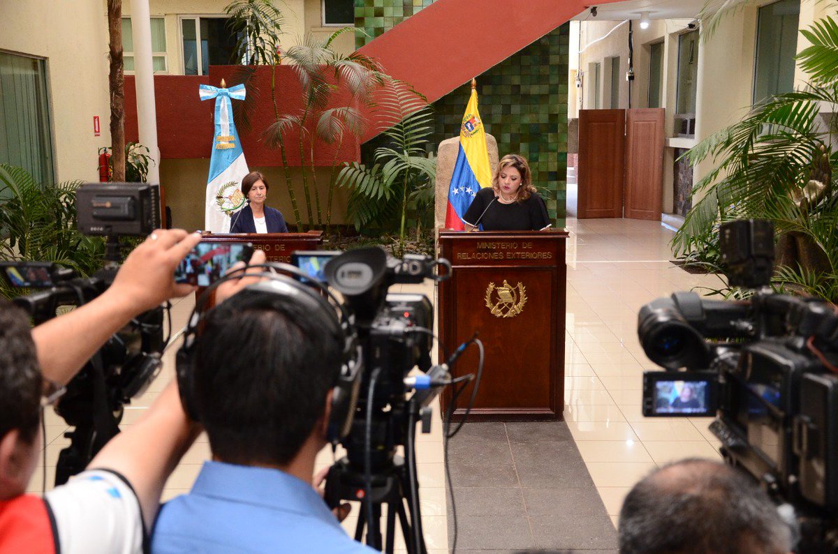 MinexGt's tweet photo. #CancillerGt @sandrajovel6 reiteró a la Representante del Presidente Encargado @jguaido en Guatemala  @mt_romero, el respaldo de Guatemala a un proceso de transición democrática, que incluya una pronta convocatoria a elecciones libres, con garantías y estándares internacionales. https://t.co/JOsE90OLaE