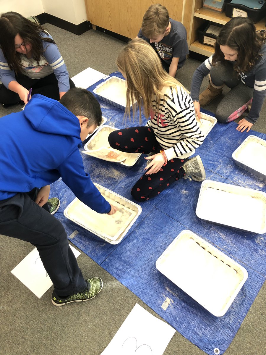 Classroom206's tweet image. Working at our fossil excavation site this morning #D64smiles #EngageD64 #TCIscience
