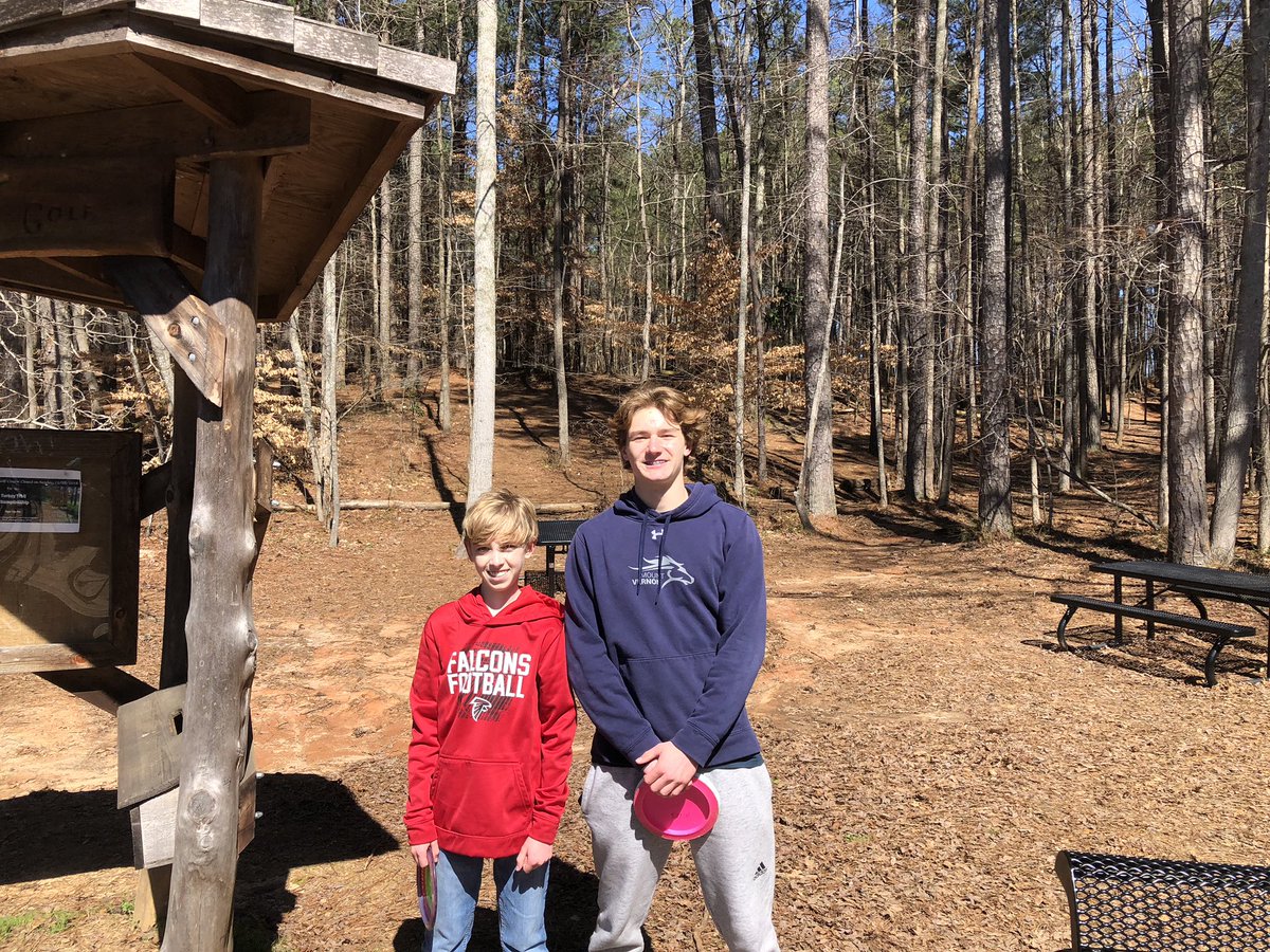 jimamathews's tweet image. MV Disc Golf Champions! Henry and Sam fought from 2 strokes back on 18 to force a playoff and eventually overpower Cole and Robbie for the win on the 2nd playoff hole! WTG Henry and Sam! #mvinterim #mvcore @MVPSchool