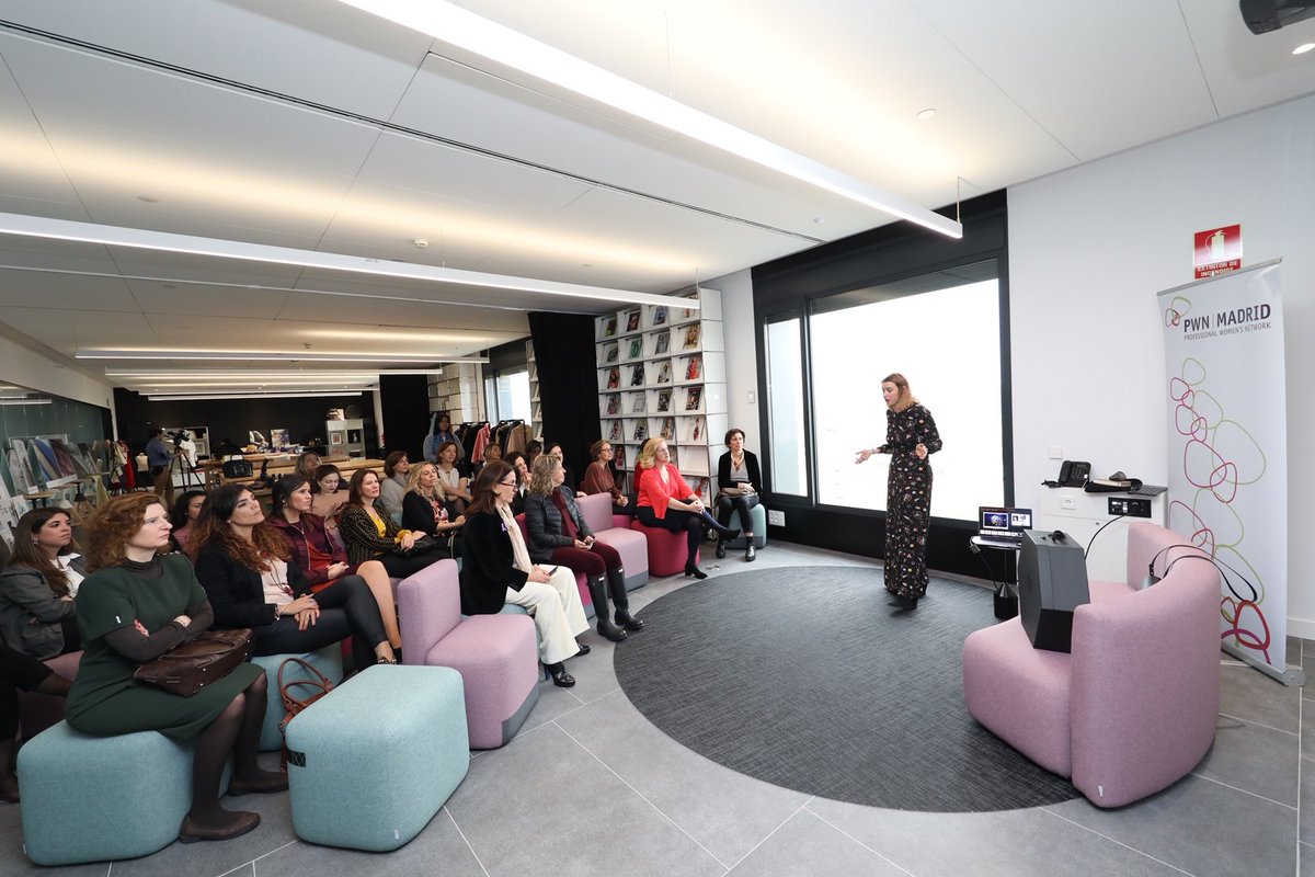 PWNMadrid's tweet photo. Hoy celebración #IWD2019 @pwnmadrid con soci@s y amig@s en @ISEMfbs con #charlainspiracional #emprendedora @ Marga Arévalo #bolsos #Magalie Gracias por tu generosidad, entusiasmo y compartir con nosotras el proyectazo #ellujodel21 #inclusion #empowerwomen https://t.co/eNErk3zQ2s