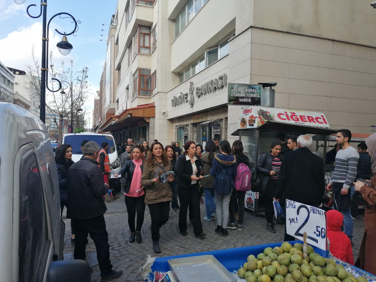 AmedKadin's tweet photo. Bildirilerimizi dağıttık. 8 Mart'ta İstasyon meydanında buluşalım. @HDPAMED21 @Chpdiyarbakirr @KurdistanSkm @EmepKadin @SaadetPartisi @Tmmob19541 @pirsultannet @keskamedsube @DersimDag21 @Saliha_Aydeniz @RemziyeTosunHDP @semraguzelhdp @Jin__news @KBGuclu https://t.co/IRoR8ZnmjG