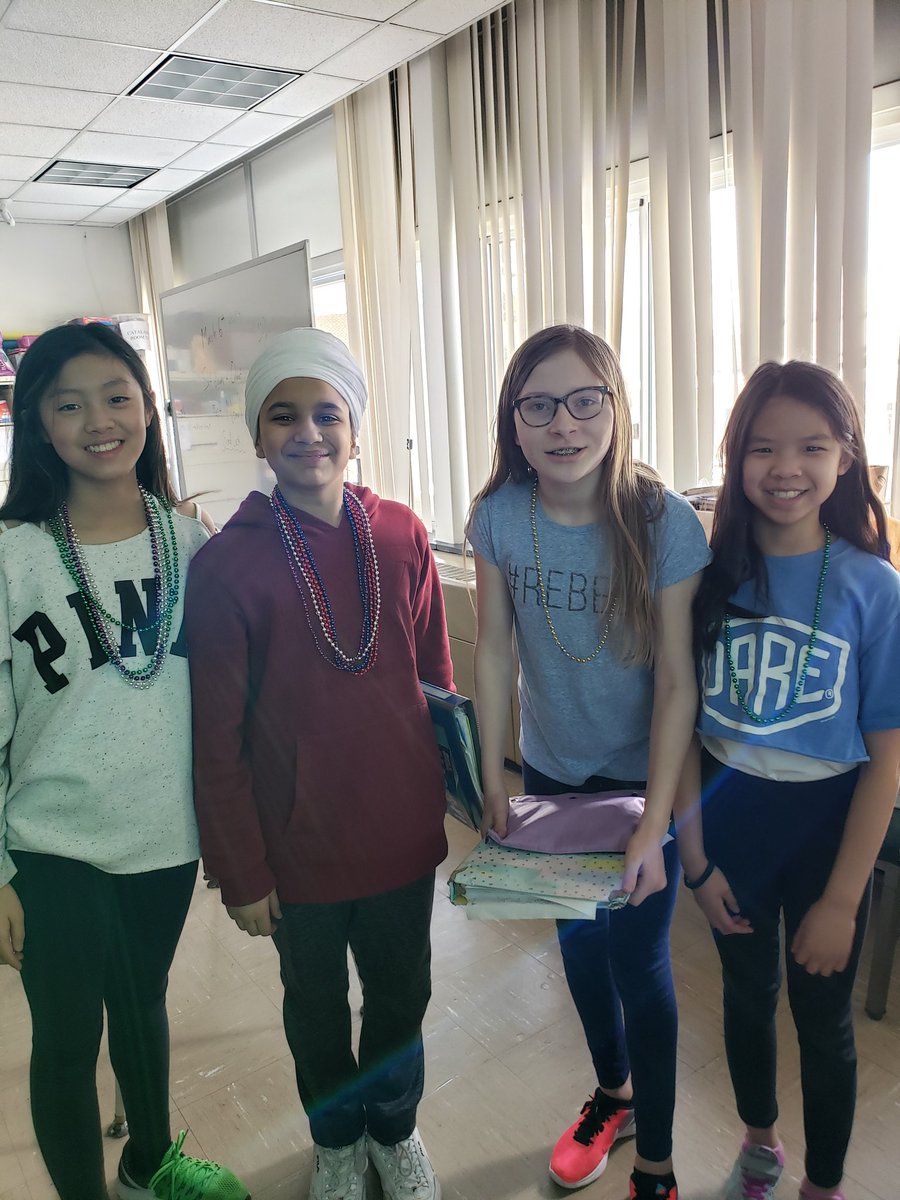 MlleKaminsky's tweet photo. My 6th grade French class had a blast celebrating Mardi Gras! Laissez les bons temps rouler! @etmargarita @JerichoMS https://t.co/ZxQFc1JdAT