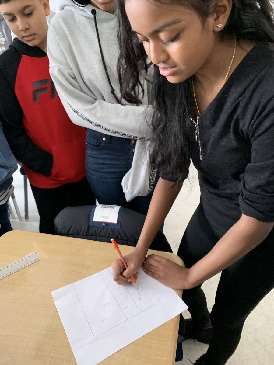 legaspi_leslie's tweet photo. #7E math gallery walk learning about fractions. #higherorderthinking #empoweringmodernlearners #mathapplication #engagemath @BerylFordPS https://t.co/rQn7DMJpKb