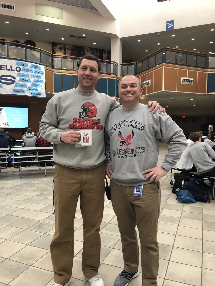 College Wear Wednesday! @JGrizzle81 <a href="/riceskyview/">Eric Rice</a> <a href="/vpsAVID/">VPS AVID</a> #collegewear #theseguys #twinning