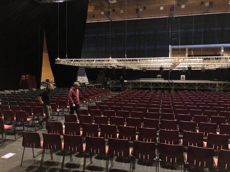 JustJeniferOff's tweet photo. J-2 Tic tac Tic tac ⏱
La préparation de la salle pour accueillir comme il se doit cette #Nouvellepage2tournées 🎶🎵 que nous attendons tous commence 🎉😁 #Jenisback 💃🏻 #Palatinu 🌸
Vous êtes prêts ? 😱😉 https://t.co/PhIrYdXAin