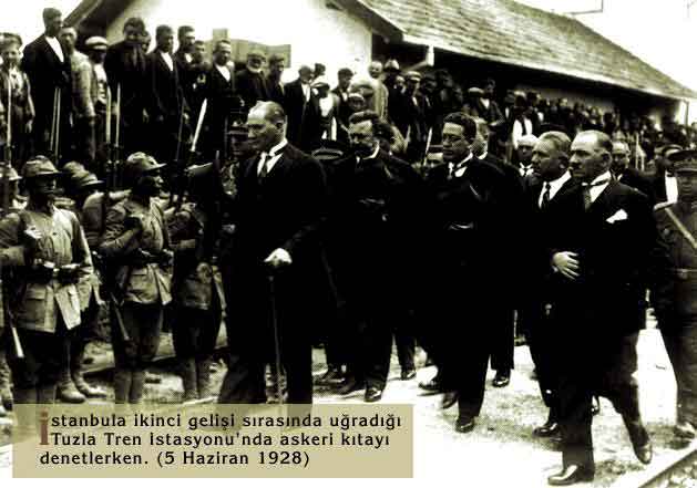 Gazi Mustafa Kemal ATATÜRK İstanbul'a ikinci gelişi sırasında uğradığı Tuzla Tren istasyon'unda askeri kıtayı denetlerken. 5 Haziran 1928
