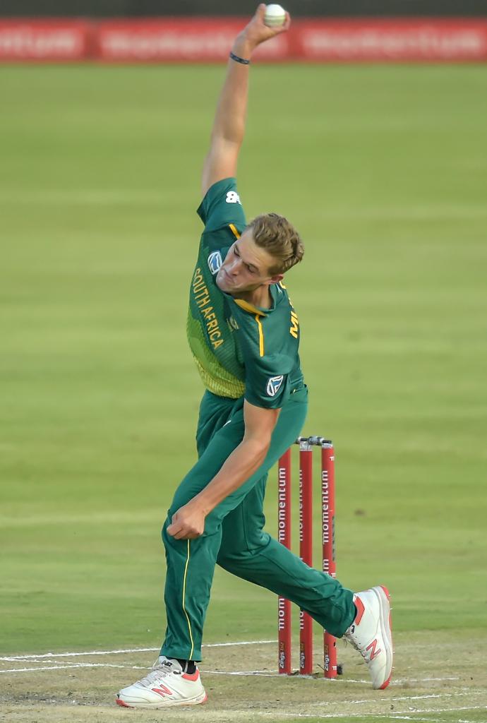 ICC's tweet photo. An incredible collapse!

Sri Lanka lose 4/4, and South Africa have won the second ODI by 113 runs to take a 2-0 lead in the five-match series.

#SAvSL SCORE ⬇
https://t.co/Y5IPep5yMB https://t.co/SvO98TAKBR