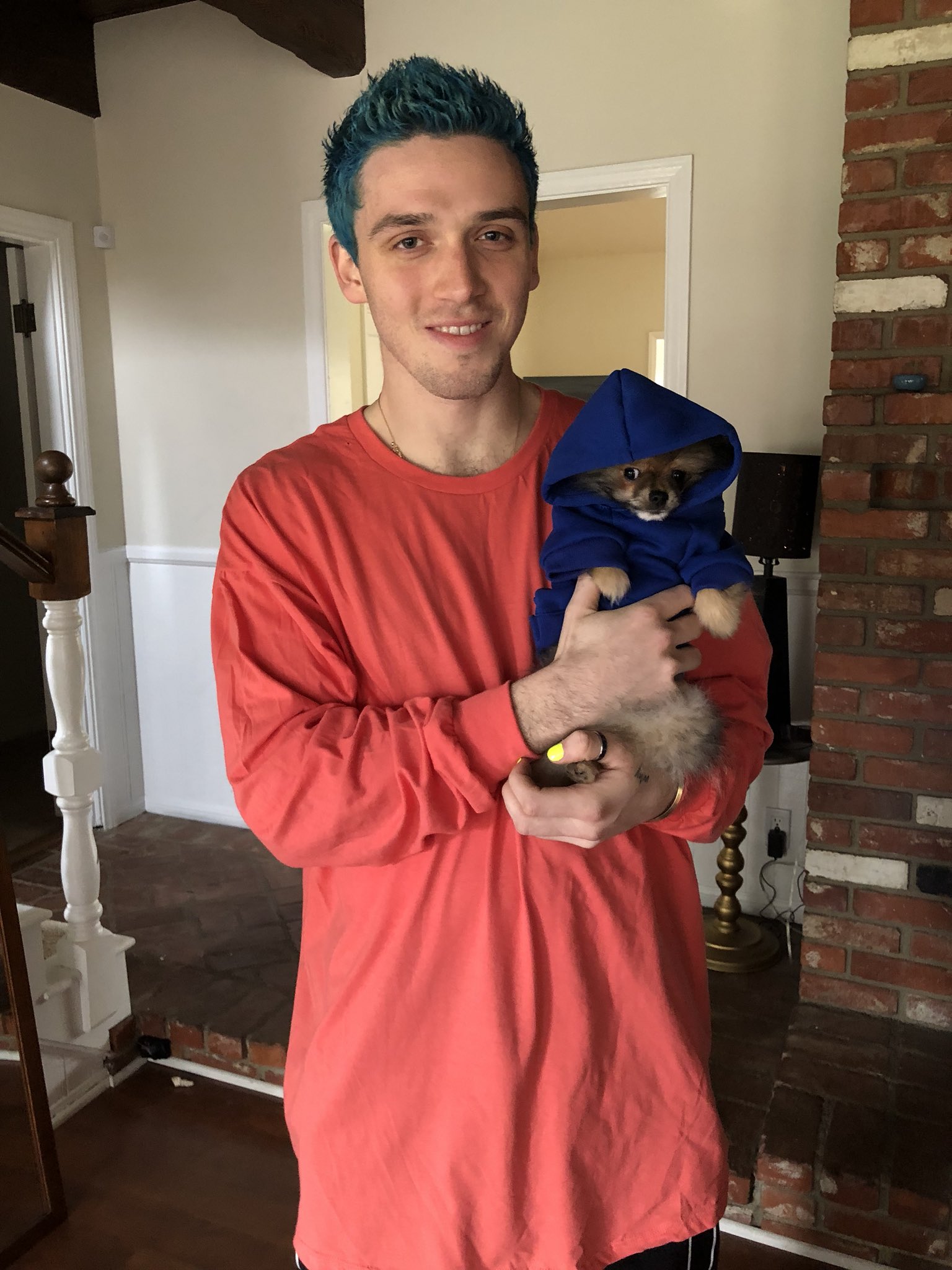 lauv on X BILLY GOT A BLUE HOODIE https t 79aOcqu384 X