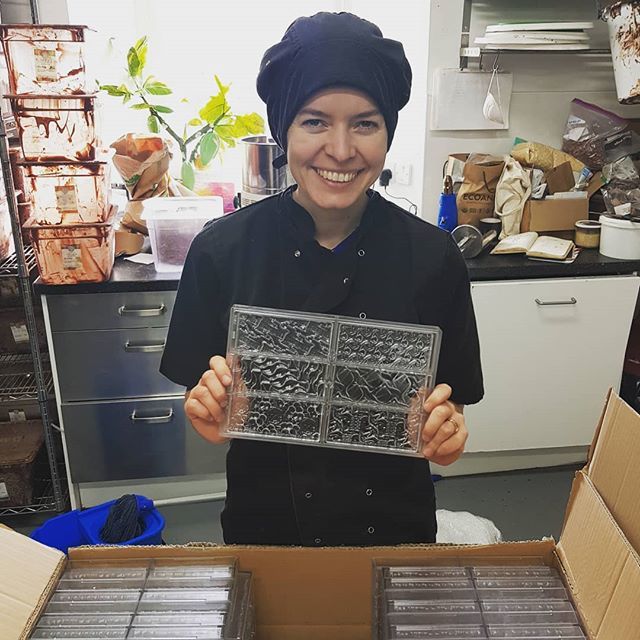 250 beautiful custom made moulds arriving today does one happy Friederike make 🍫❤ We will start rolling these out immediatley, let us know &amp; take a pic when you get one, they are gorgeous!

#chocolatemoulds #customised #beantobar #choctree #designlove ift.tt/2ESt7Bc