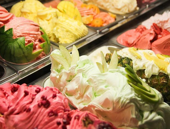 Oakridgestyle's tweet photo. For those with a serious sweet tooth. @CrepeDelicious 
#CrepeDelicious #Gelato #ReinventingOakridge #Vancouver https://t.co/xMfhnJtUuk