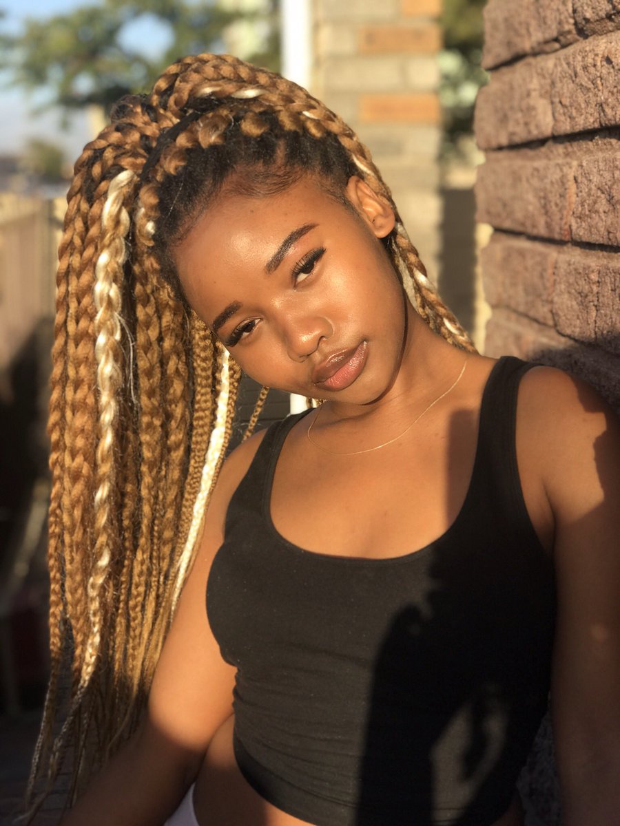 ZithaMwanda's tweet photo. #sunkised #melanin #MelaninMagic #goldenhour https://t.co/A6YqT5bw9l