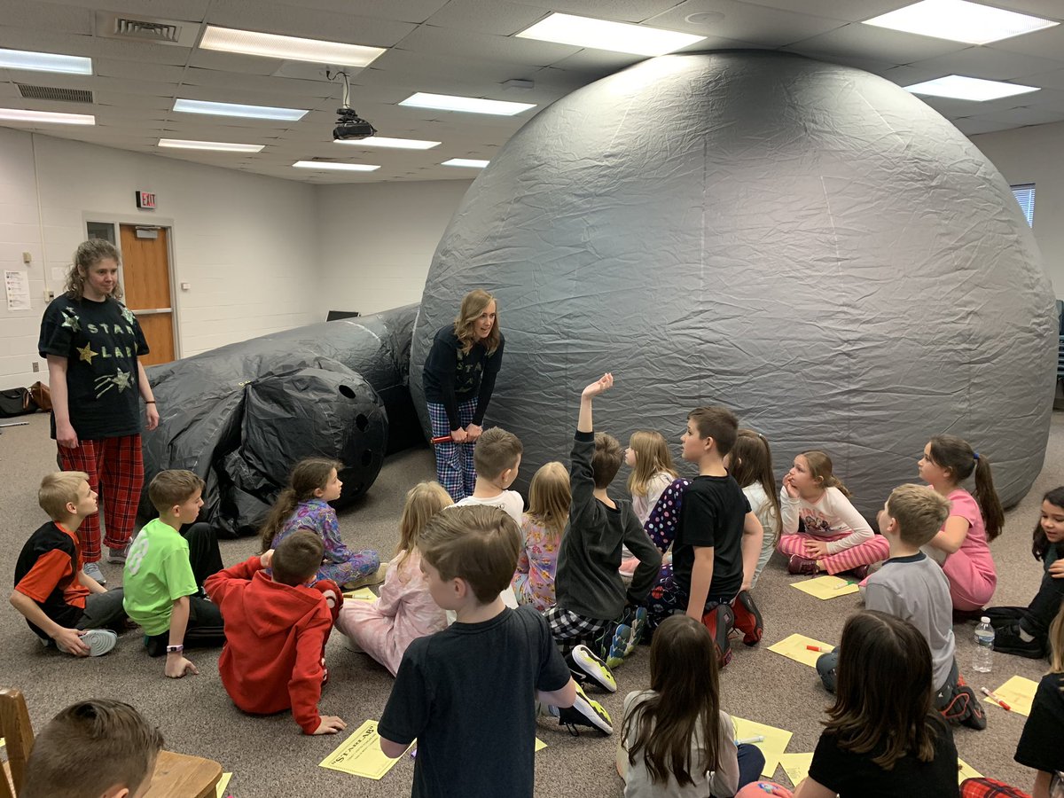 SVES students engaged with #starlab. Thank you Mrs. Schucker and Mrs. Smith! #sves_pride