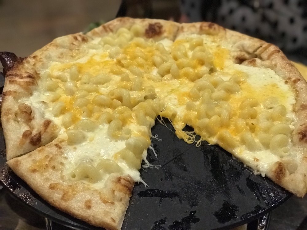 DelicioCincy's tweet photo. Join us today in helping @XavierUniv celebrate March GLADness. All and others that donate can receive $10 shareable pepperoni, cheese, or cheddar Mac pizzas (or $1 off any other pizza) today and tomorrow with proof of donation. #Xavier #marchgladness https://t.co/g7JVRvm93H