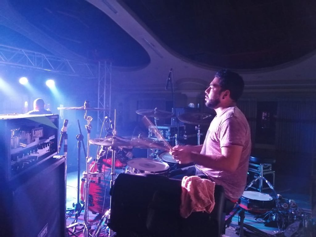 ElementalSick's tweet photo. Vivimos el carnaval 2019 con las Comadres Espartanas, gran concierto! @ESickness @ElementalSick @joshua_linares_ @Marco_Vasquez @Devaslayer https://t.co/oLeAiOH7cK