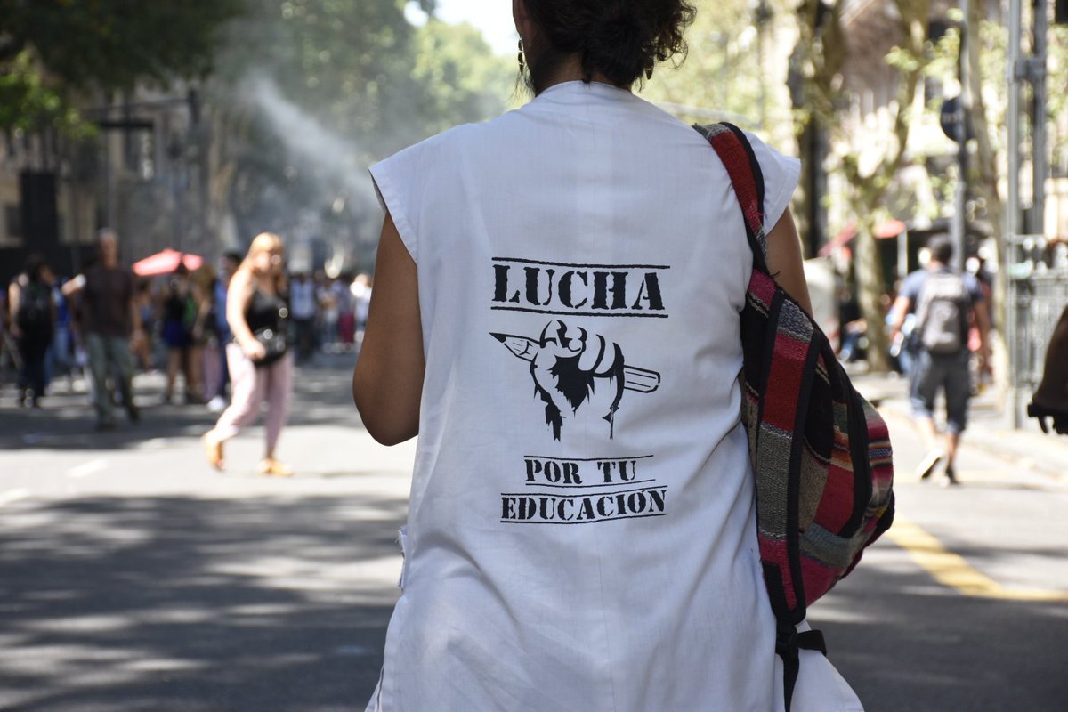 Fococriticoph's tweet photo. Masiva movilización en la jornada de lucha docente.
#ParoNacionalDocente #ParitariaNacionalDocente 
#SandraYRuben https://t.co/lqrbthI5cD