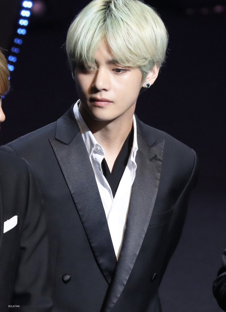 btspiics1's tweet photo. @BTS_twt #V ' Purple u ღ #EdailyCulture https://t.co/NXQXzZOlLn