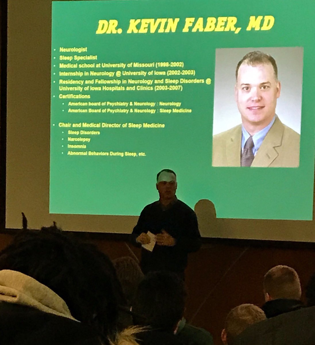 Coach_Entz's tweet photo. Thanks to @SanfordHealth and Dr. Faber for presenting to @NDSUfootball about sleep and its connection to athletic performance.
#4EverBison #Sleep2RepairandPrepare https://t.co/LfYqhuZ74f