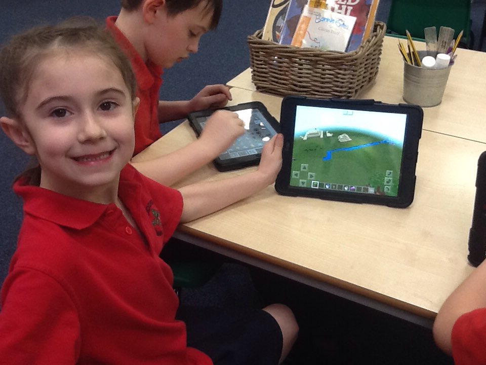 CuddingtonPri's tweet photo. Snowy Owls are having a wonderful time building Ancient Egypt in 'Minecraft' this afternoon for their Dojo treat! #problemsolvingisfun https://t.co/7ES2l5HZ4a