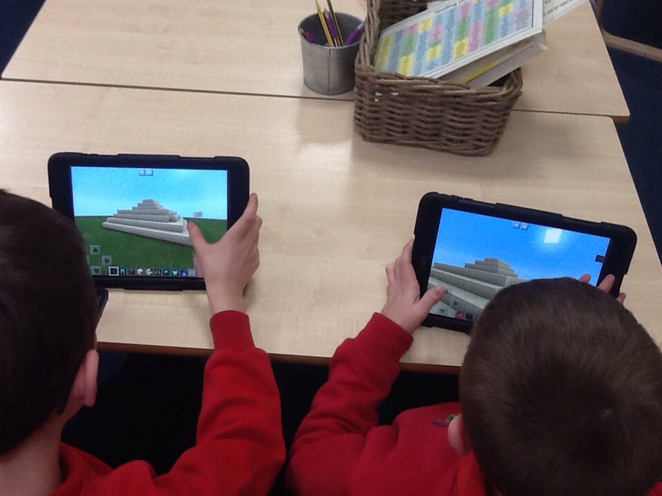 CuddingtonPri's tweet photo. Snowy Owls are having a wonderful time building Ancient Egypt in 'Minecraft' this afternoon for their Dojo treat! #problemsolvingisfun https://t.co/7ES2l5HZ4a