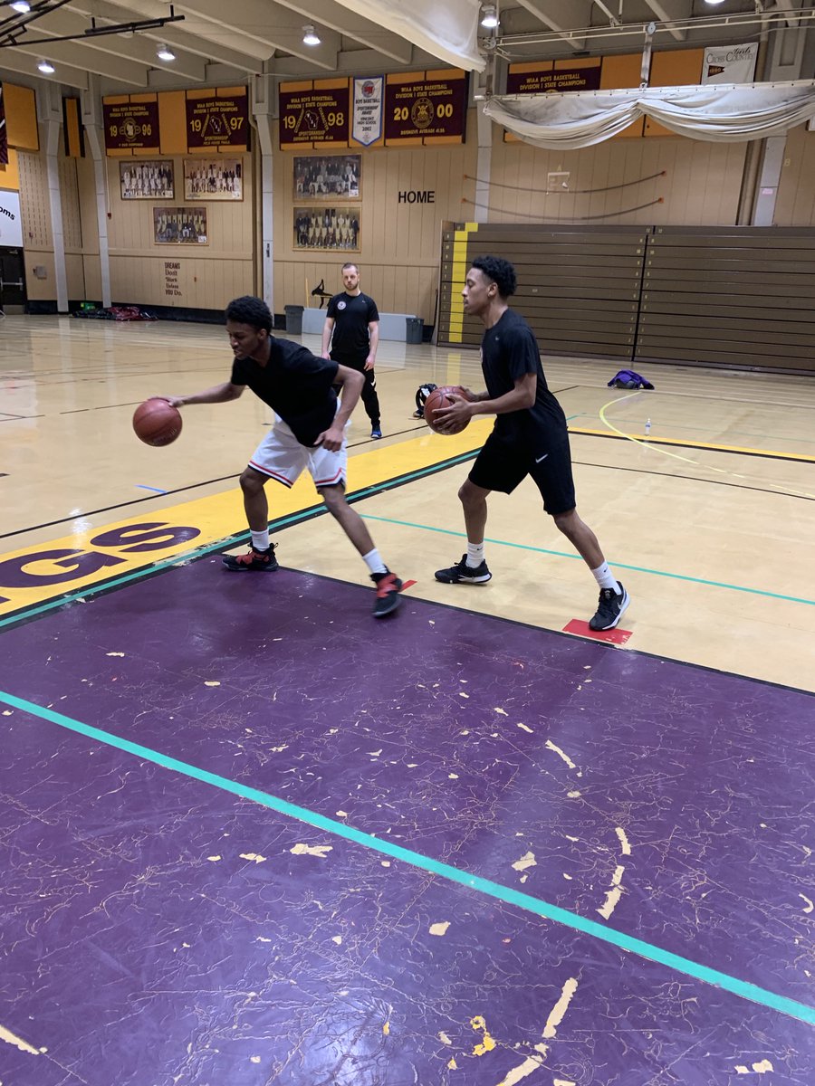 WayBasketball's tweet photo. ‼️ It's important to work on ball handling drills and dribbling drills. They are similar and related, but different skills serve different purposes. #TheRightWay https://t.co/T7xHK9DADx