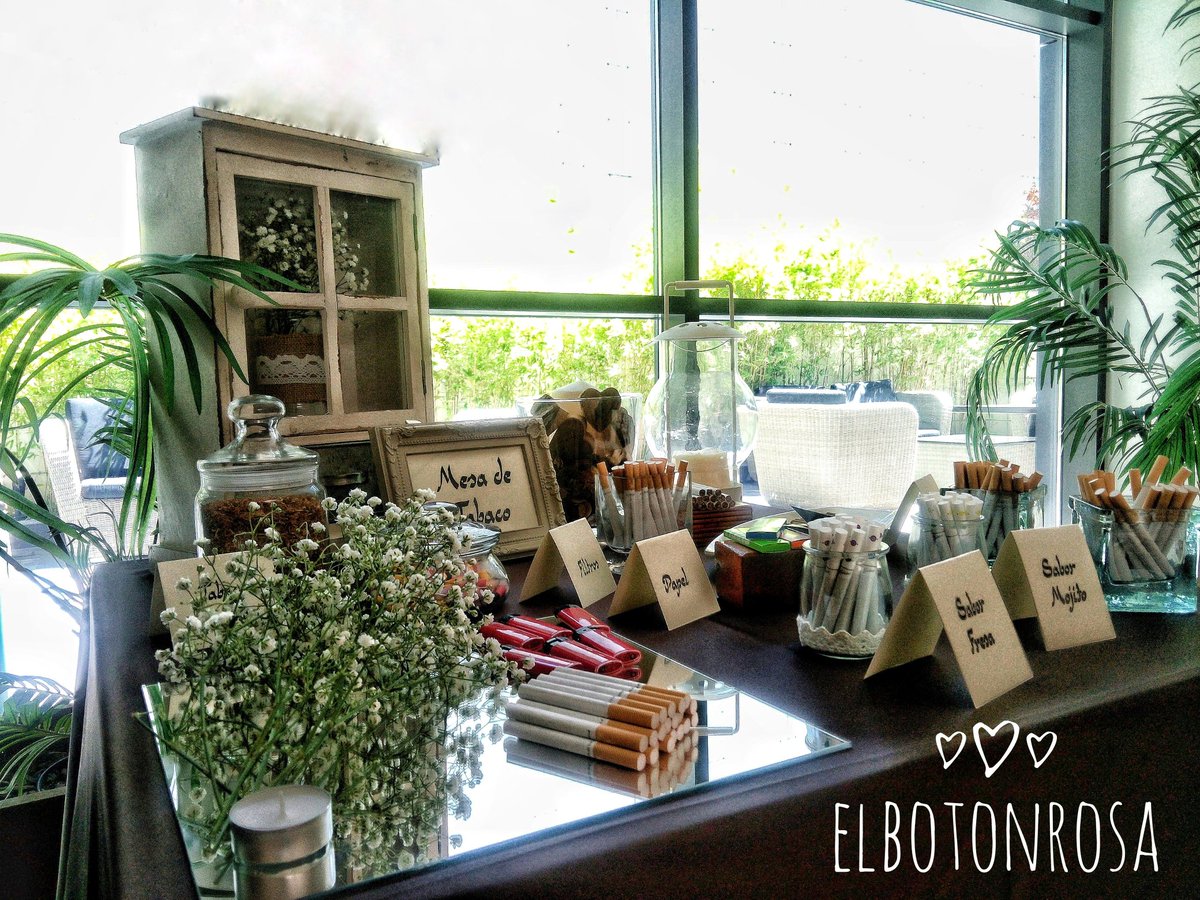 retrocaravan_br's tweet photo. Un rincón pensado para l@s viciosill@s sin perder el gusto por las cosas bien hechas
Diana 💕 Julio
🏰 @hotelnhgijon 
📝🎠#ElBotonRosa #BodasReales #BodasAsturias #WeddingDesingner #WeddingDeco #WeddingPlannerAsturias #AsturiasWedding #RinconDelFumador #CigarCorner #MesaDeTabaco https://t.co/s7GMvZvvsM