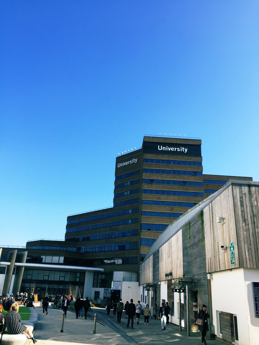 lauren24242424's tweet photo. What a beautiful day in Huddersfield. I’m on campus at @HuddersfieldUni in the careers centre until 4pm. If you are looking for graduate or placement opportunities pop by to have a chat! @FDMGroup @HuddersfieldSU #fdmcareees #huddersfielduni https://t.co/sYY8jHmT0U