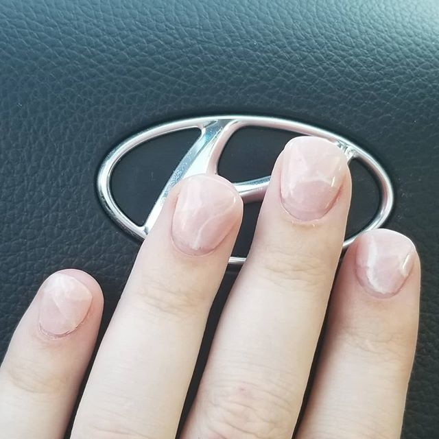 girlnamedmaggie's tweet photo. A bit grown, but a really big fan of how these turned out - going to try this look again, maybe with some other colors soon #nailart #rosequartznails https://t.co/Sc69Aii53a https://t.co/QtPDm3TQ6S